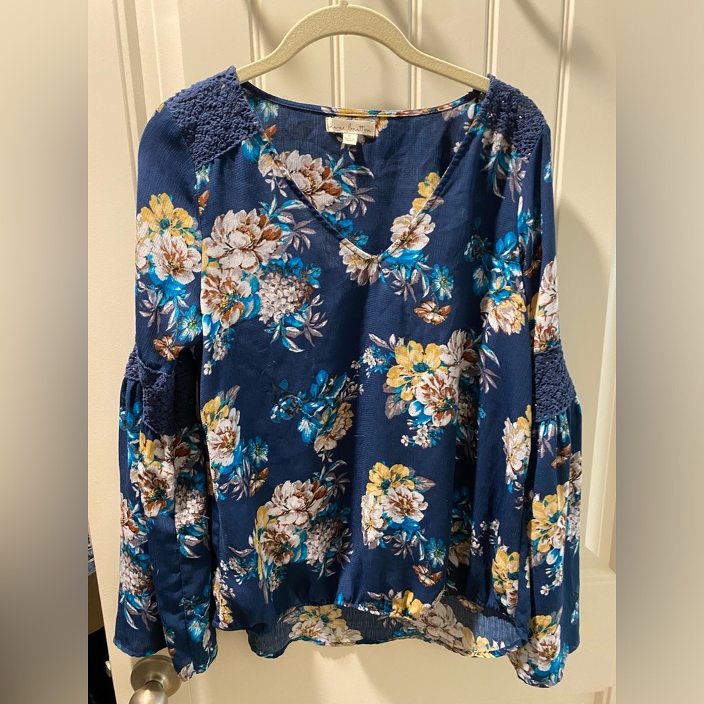 Women’s long sleeve top